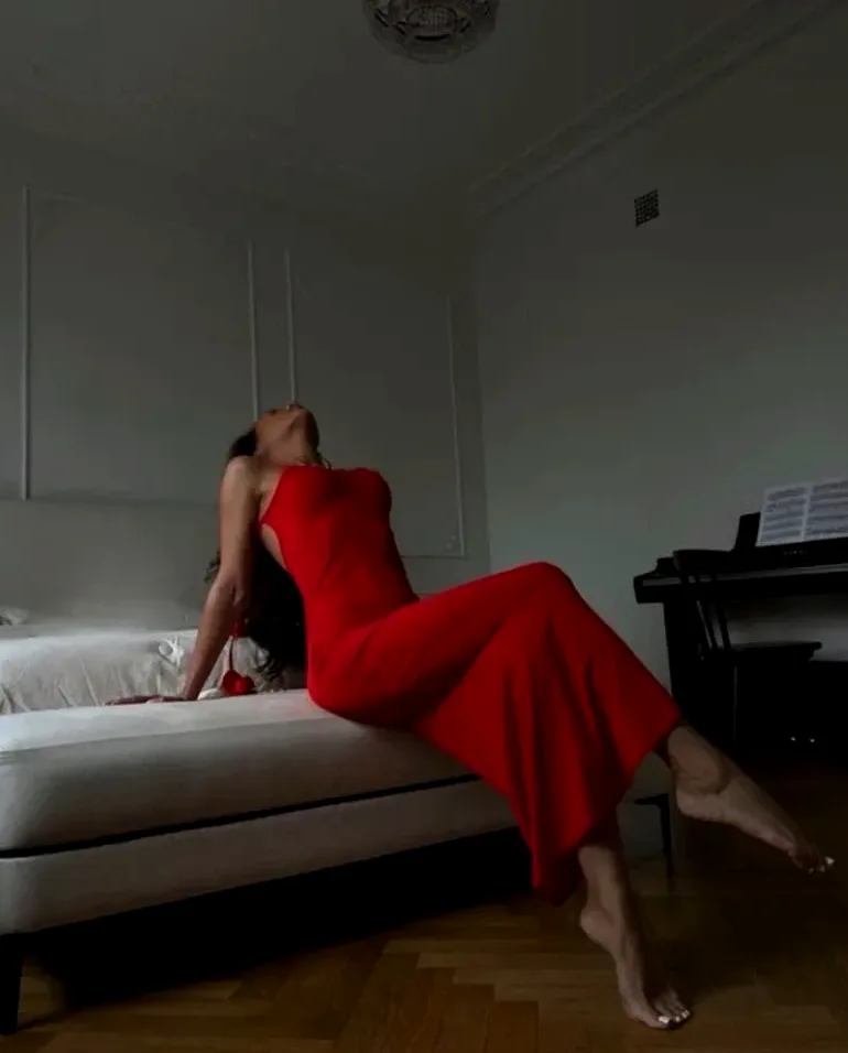 Alexandra, 36