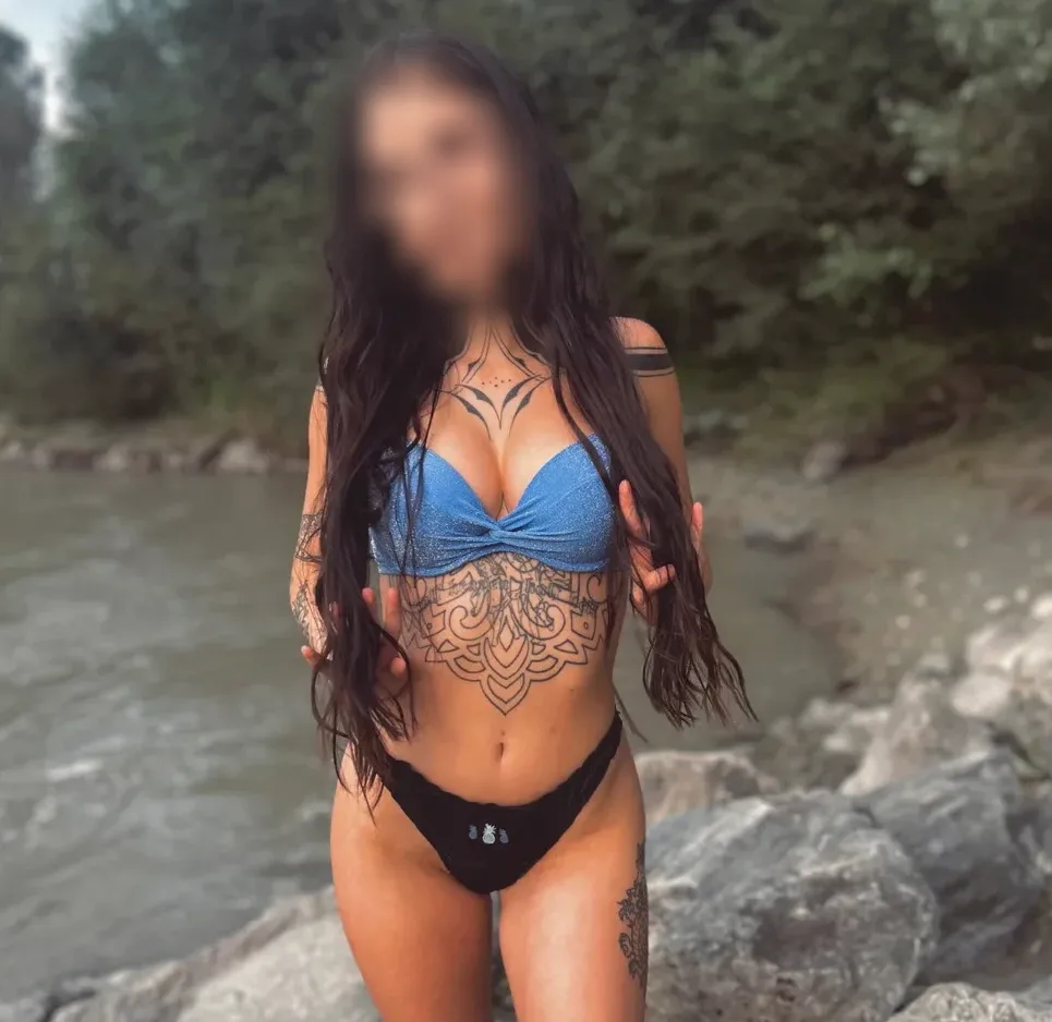 Bettina, 24