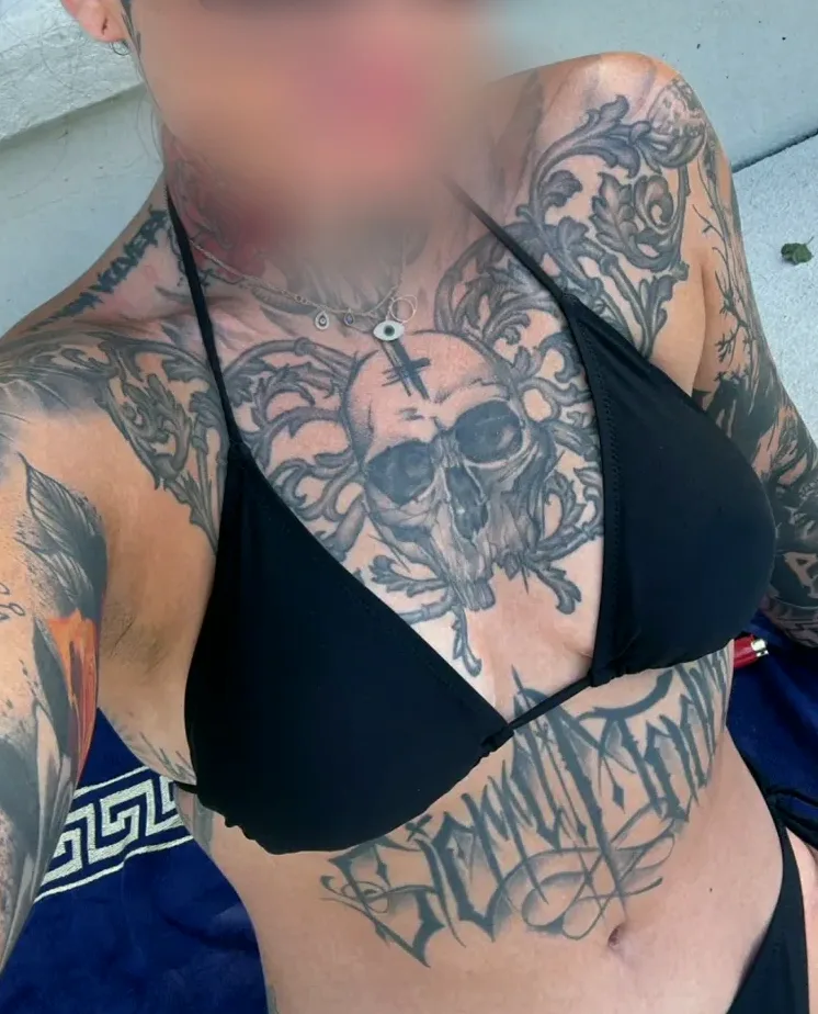 Elisabeth, 32
