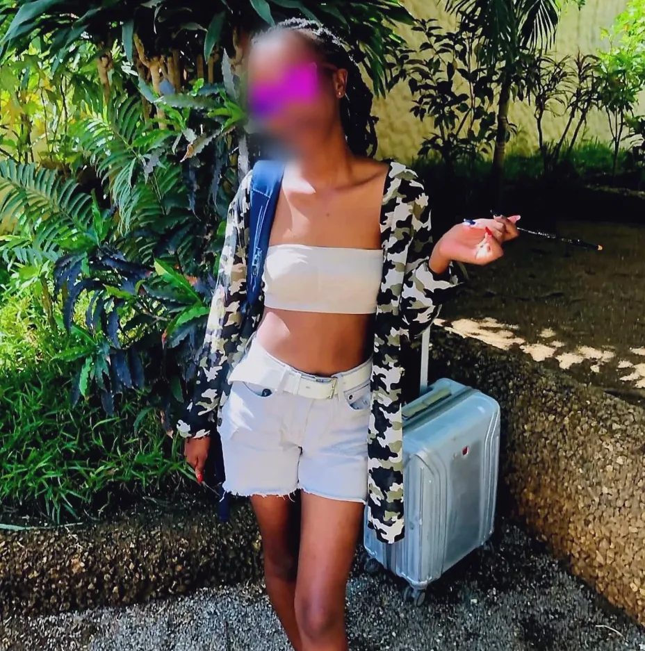 Eva, 21