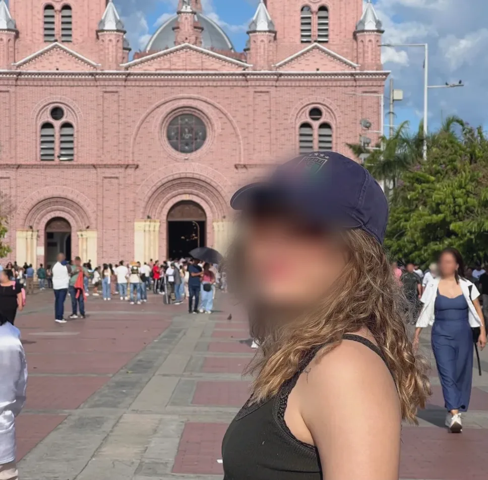 Kathrin, 25