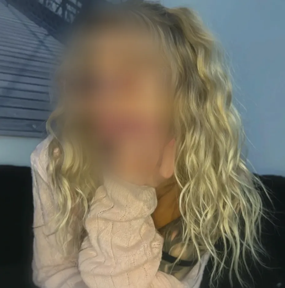 Michaela, 23