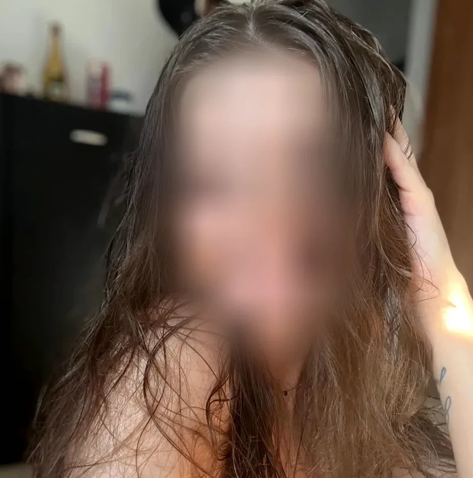 Nina, 19