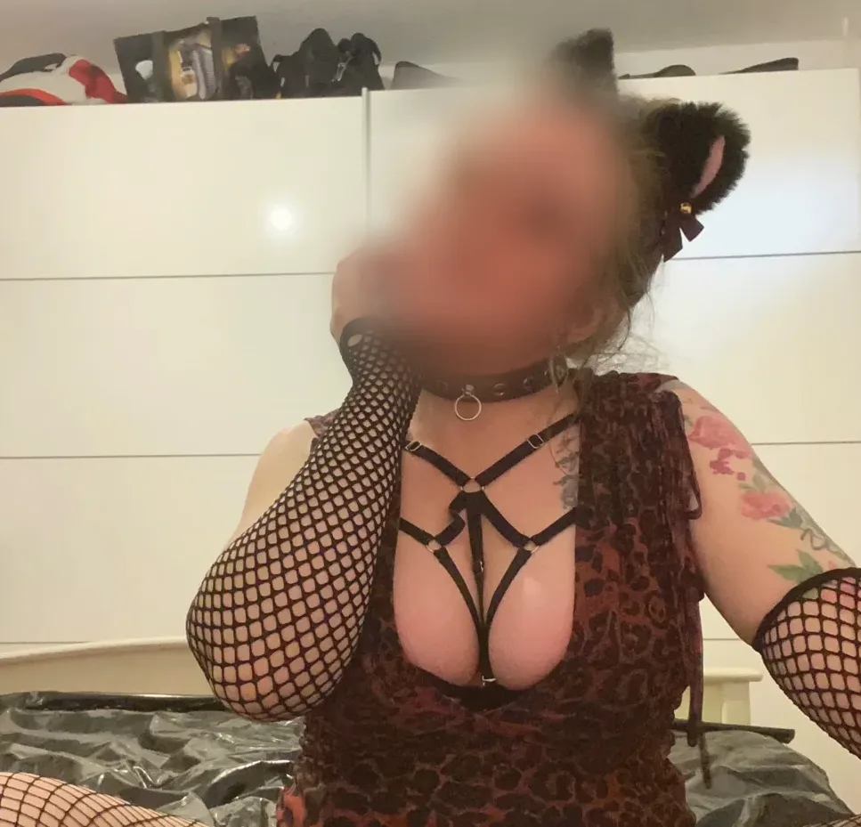 Renate, 27