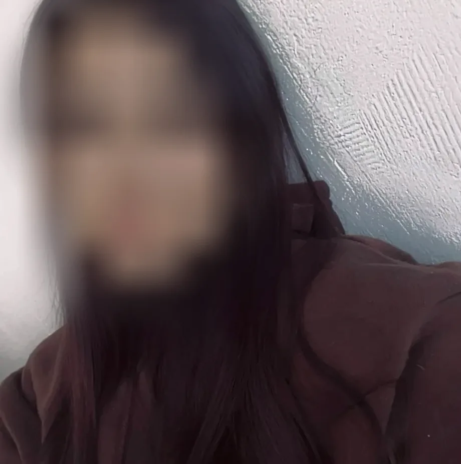 Zeynep, 21